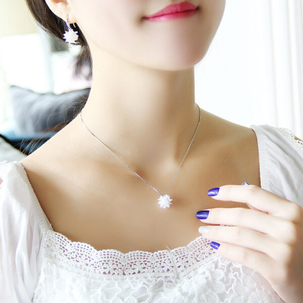 Ladies Korean necklace - Image 4